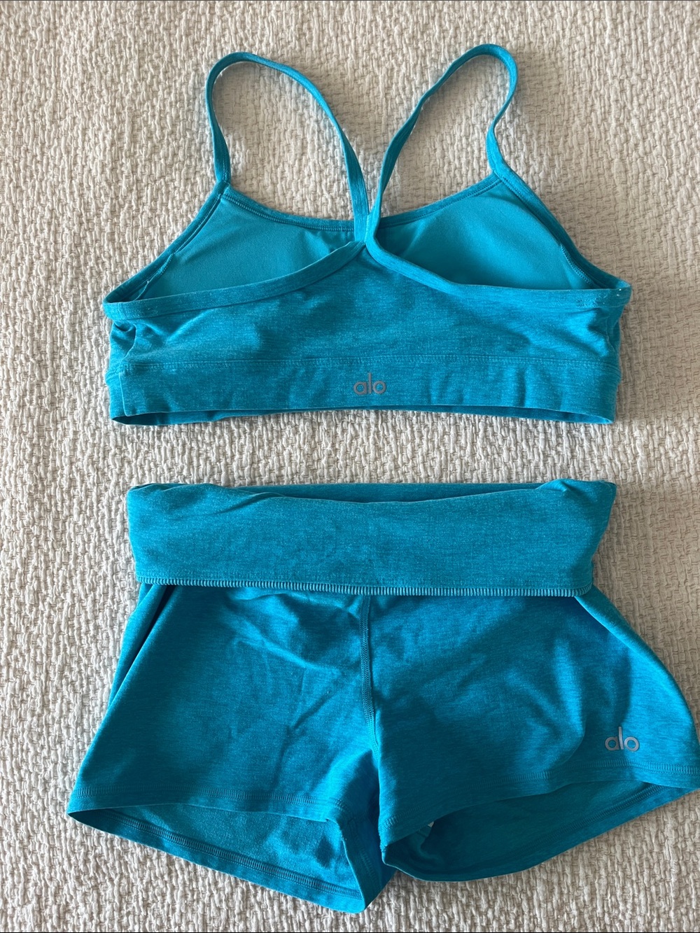 ALO Yoga Teal Seamless Sports Bra and High-Waist Shorts Set - Picture 3 of 3